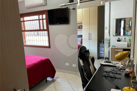 Casa à venda com 3 quartos, sendo 2 suítes, no condomínio Palmas, São Paulo - SP