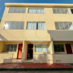 Casa à venda com 4 quartos, sendo 1 suíte, no condomínio Imperial Santa Cruz, Rio de Janeiro - RJ