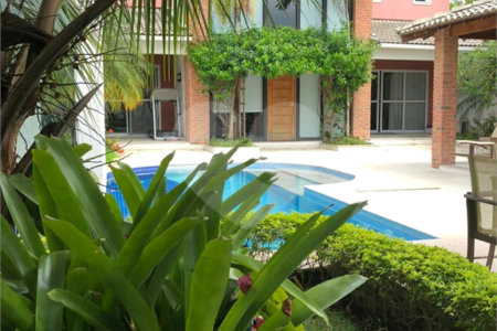Casa à venda com 9 quartos, sendo 8 suítes, no condomínio Village Elisabete, Rio de Janeiro - RJ