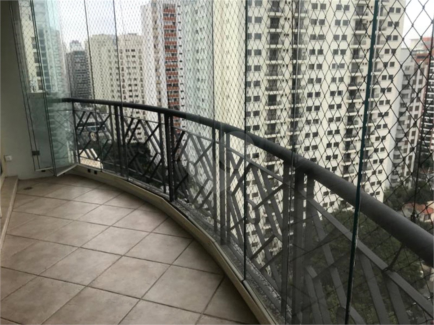 Apartamento à venda ou para alugar com 3 suítes em Moema, São Paulo, SP