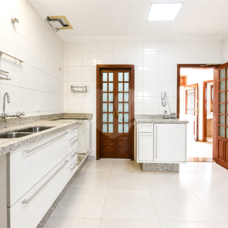 Casa à venda ou para alugar com 4 suítes no condomínio Vila das Emboabas, São Paulo - SP