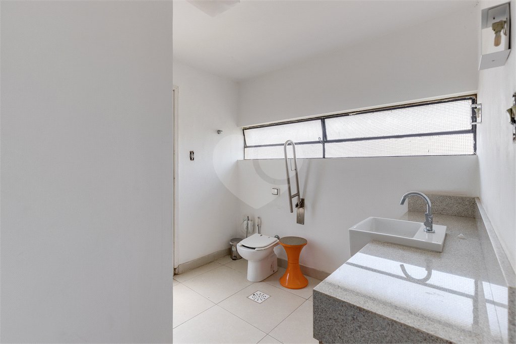Sobrado à venda com 5 quartos, sendo 2 suítes, em Brooklin, São Paulo, SP