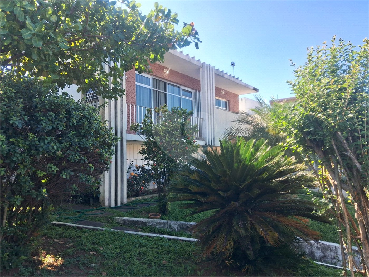 Casa à venda com 3 quartos, sendo 2 suítes, no condomínio Rio Bon, Rio de Janeiro - RJ
