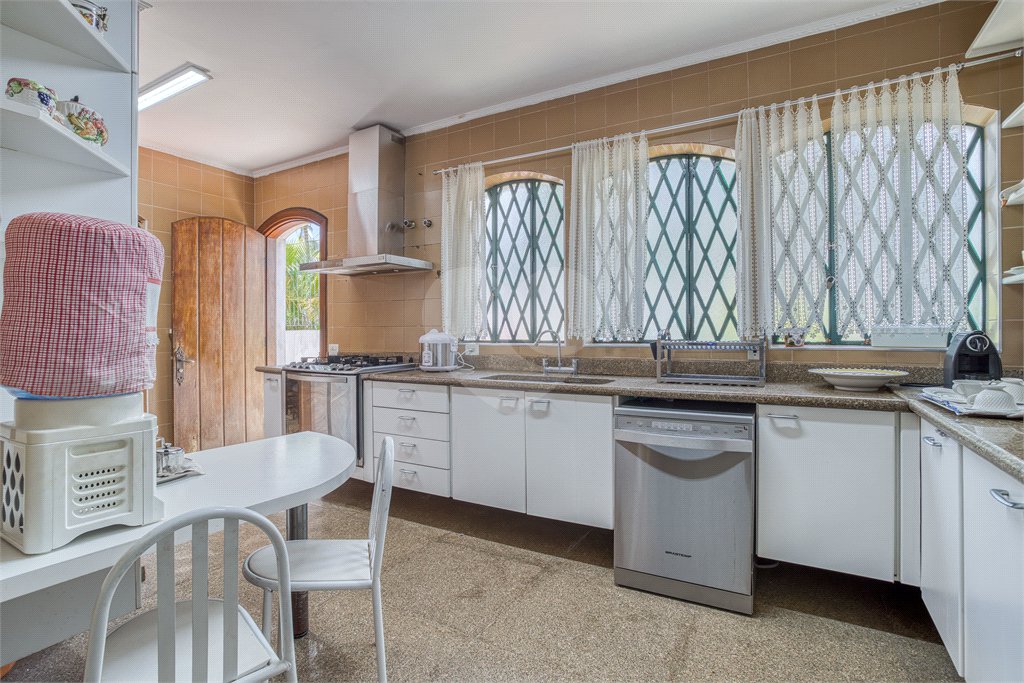 Casa Térrea à venda com 4 suítes em Jardim Cordeiro, São Paulo, SP