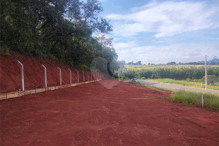Terreno a Venda em Atibaia no Condominio Elementum
