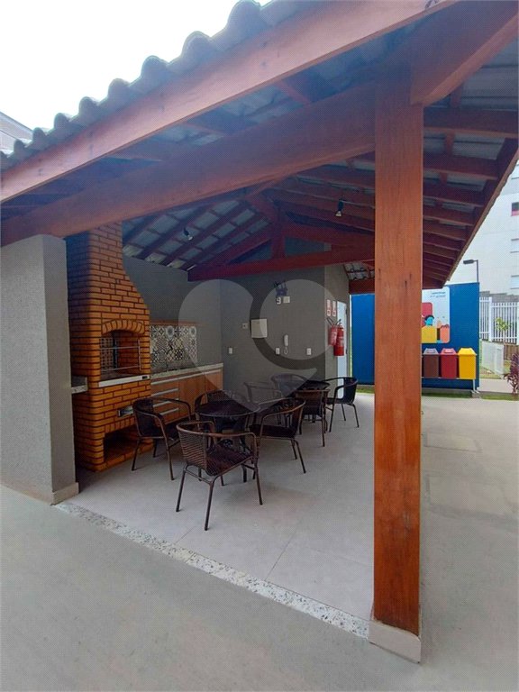Apartamento no Condomínio Parque dos Jacarandás.