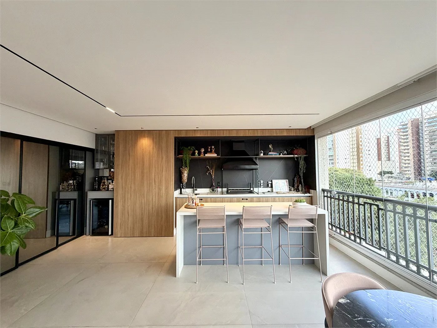 Apartamento à venda com 3 suítes em Vila Romana, São Paulo, SP