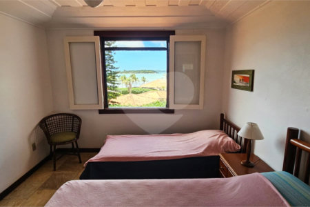 Casa em condomínio à venda ou para alugar com 3 quartos, sendo 2 suítes,  em Praia Rasa, Armação dos Búzios, RJ
