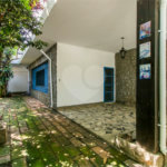Casa à venda em Moema de 280m² com 4 dormitórios, sendo 1 suíte e 2 vagas de garagem.
