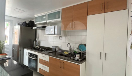 Casa à venda com 3 quartos, sendo 1 suíte, no condomínio Vila das Cores, São Paulo - SP