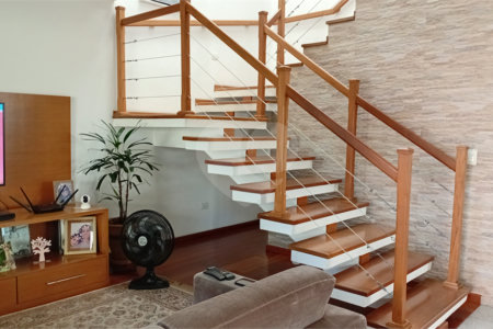 Sobrado à venda com 4 quartos, sendo 2 suítes,  em Vila Gilda, Santo André, SP