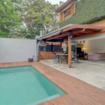 Casa à venda com 4 quartos, sendo 2 suítes, no condomínio Vila Antonieta, São Paulo - SP