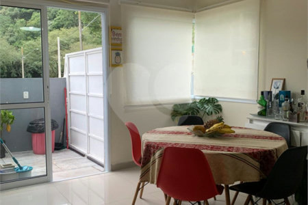 Casa à venda com 3 quartos, sendo 1 suíte, no condomínio Residencial Ponderosa, São Roque - SP