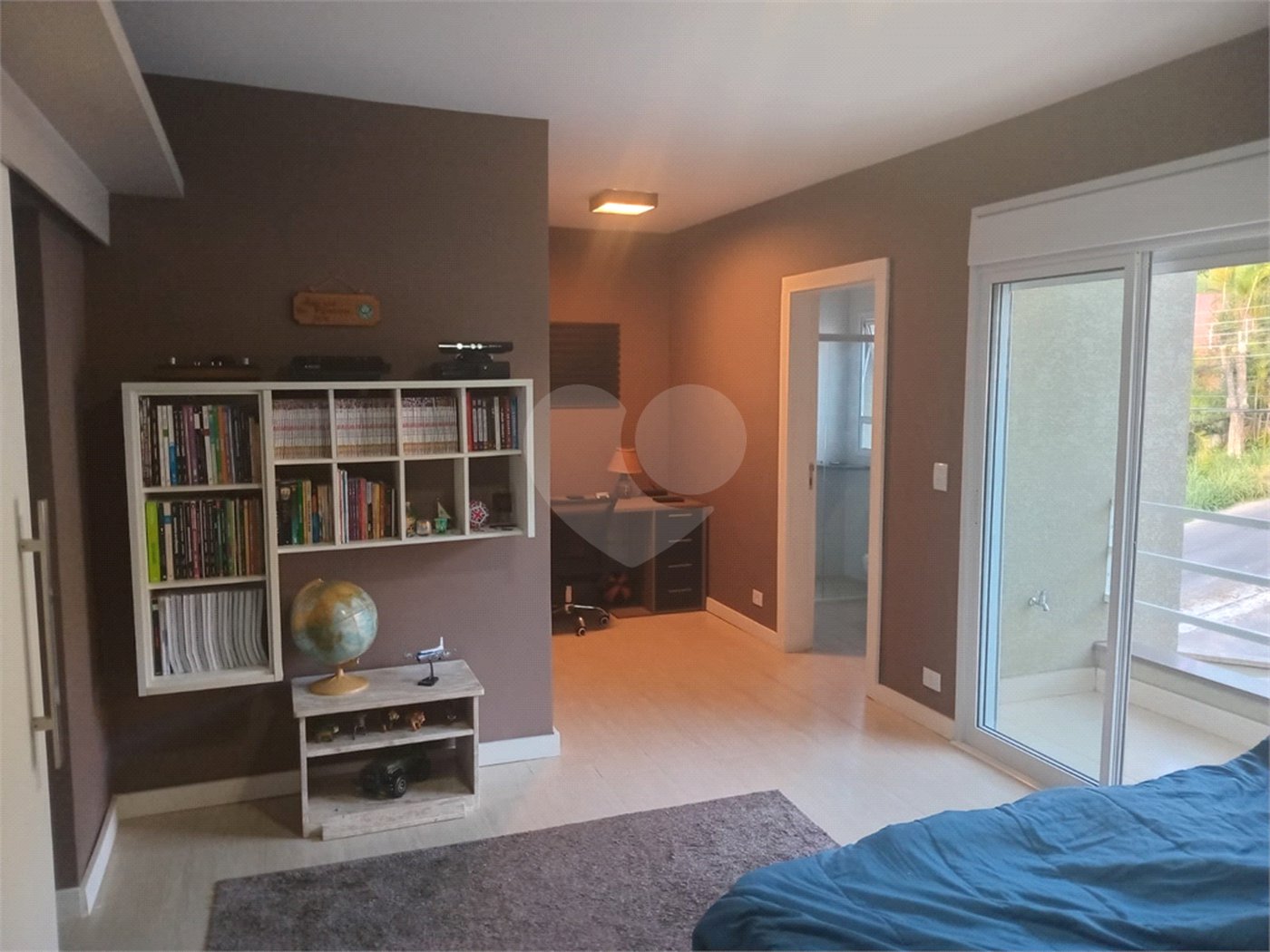 Casa à venda com 4 quartos, sendo 3 suítes, no condomínio Arco Iris, Atibaia - SP