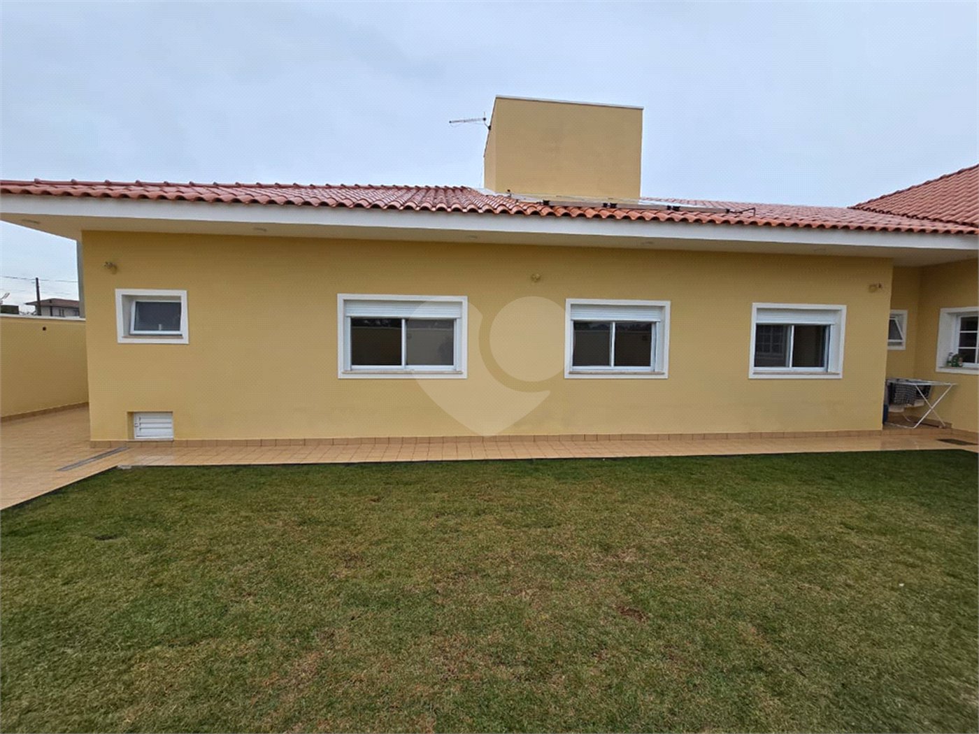 Casa à venda com 3 quartos, sendo 1 suíte,  no condomínio Golden Ville, Itapetininga - SP
