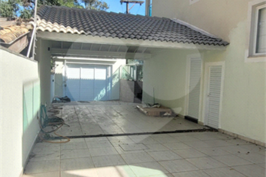 Sobrado à venda com 4 quartos, sendo 2 suítes, em Vila Irmãos Arnoni, São Paulo, SP