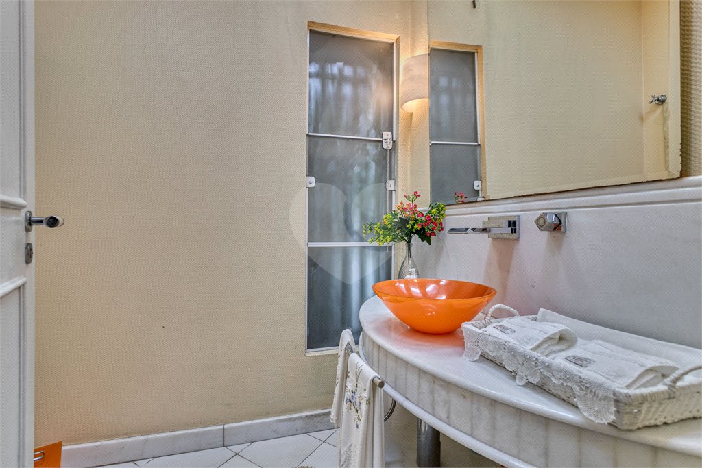 Casa à venda com 5 quartos, sendo 4 suítes, em Brooklin Velho, São Paulo, SP