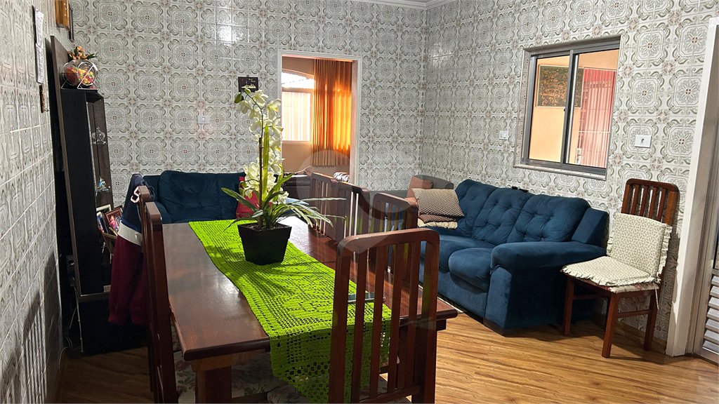 Sobrado à venda com 3 quartos, sendo 2 suítes,  em Vila Lúcia, Poá, SP