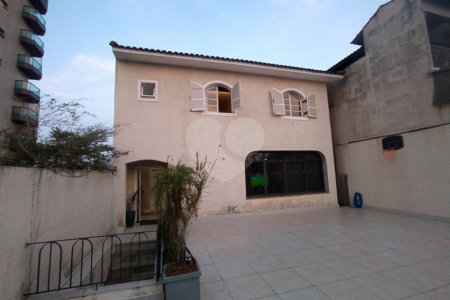 Sobrado à venda com 4 quartos, sendo 2 suítes, em Vila Paulicéia, São Paulo, SP