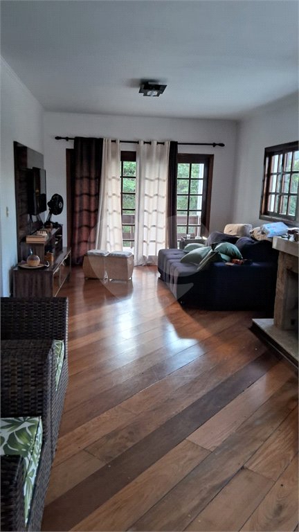 Casa à venda com 3 quartos, sendo 1 suíte,  no condomínio Alpes da Cantareira, Mairiporã - SP