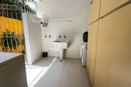 Casa à venda com 4 quartos, sendo 2 suítes,  em Lar São Paulo, São Paulo, SP