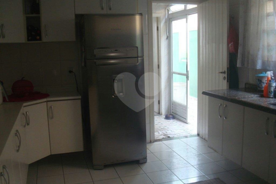 Sobrado à venda com 3 quartos, sendo 1 suíte,  em Parque Peruche, São Paulo, SP