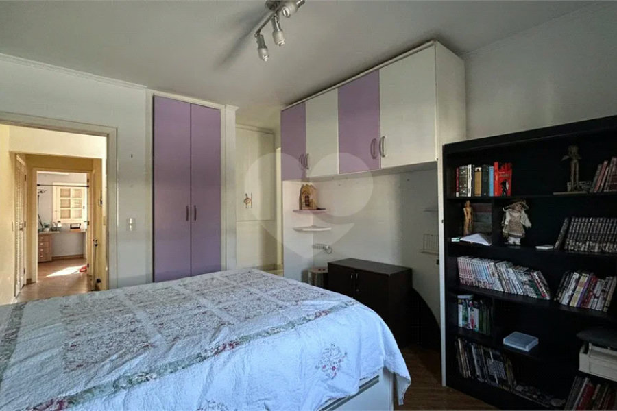 Casa à venda com 3 quartos, sendo 1 suíte, no condomínio Marcia Miyashiro, São Paulo - SP
