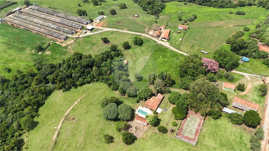 Chácara à venda com 3 quartos, sendo 1 suíte, em Cercadinho, Alambari, SP