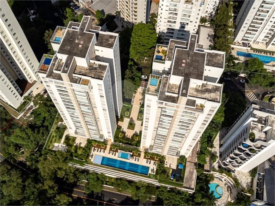 Apartamento à venda com 3 quartos, sendo 1 suíte,  em Vila Andrade, São Paulo, SP