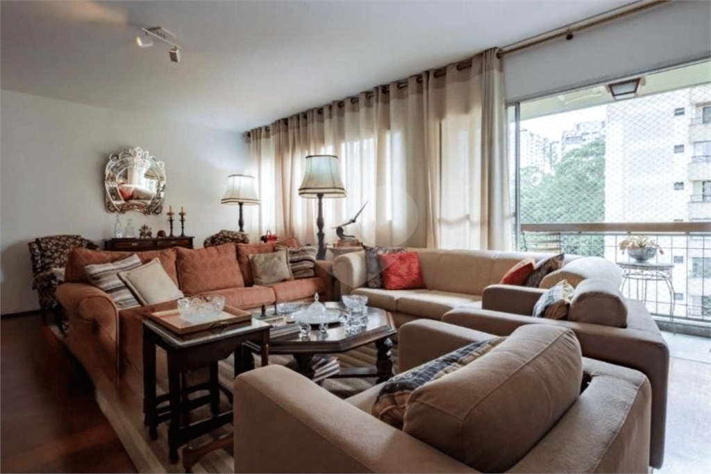Apartamento à venda com 3 quartos, sendo 1 suíte,  em Vila Andrade, São Paulo, SP