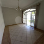 Casa à venda com 5 quartos, sendo 3 suítes, no condomínio Vinhas da Vista Alegre - Lado Sede, Vinhedo - SP