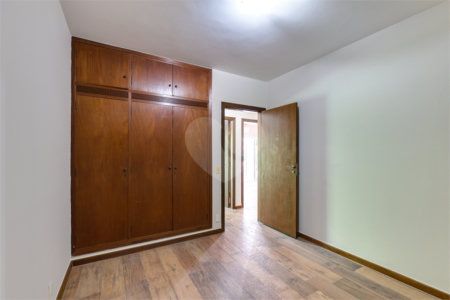 Casa Térrea à venda com 4 quartos, sendo 2 suítes, em Alto da Boa Vista, São Paulo, SP