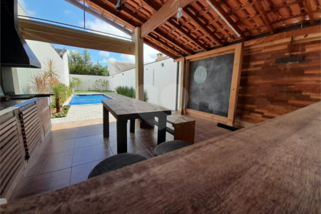 Casa à venda com 3 quartos, sendo 1 suíte,  em Vila Suissa, Mogi das Cruzes, SP