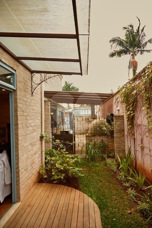 Sobrado à venda ou para alugar com 10 suítes em Alto da Boa Vista, São Paulo, SP