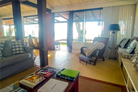 Casa à venda com 5 quartos, sendo 4 suítes, em Manguinhos, Armação dos Búzios, RJ