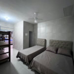 Casa à venda com 8 quartos, sendo 2 suítes, em Flórida, Praia Grande, SP