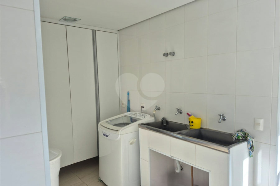 Casa para alugar com 5 quartos, sendo 4 suítes, no condomínio Colinas Japore, São Paulo - SP