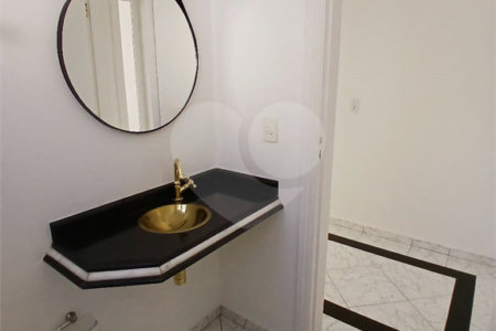 Casa à venda com 4 quartos, sendo 2 suítes, no condomínio Flamboyant, Atibaia - SP