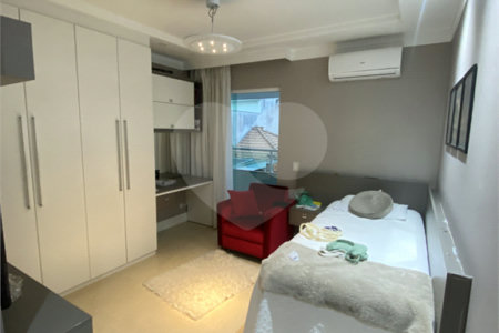Casa à venda com 4 quartos, sendo 2 suítes, no condomínio Golden Village, Rio de Janeiro - RJ