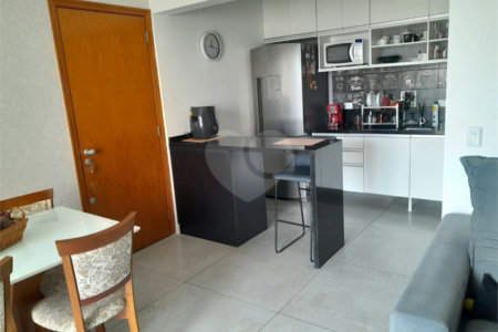Apartamento à venda com 3 quartos, sendo 1 suíte, em Jardim Marajoara, São Paulo, SP
