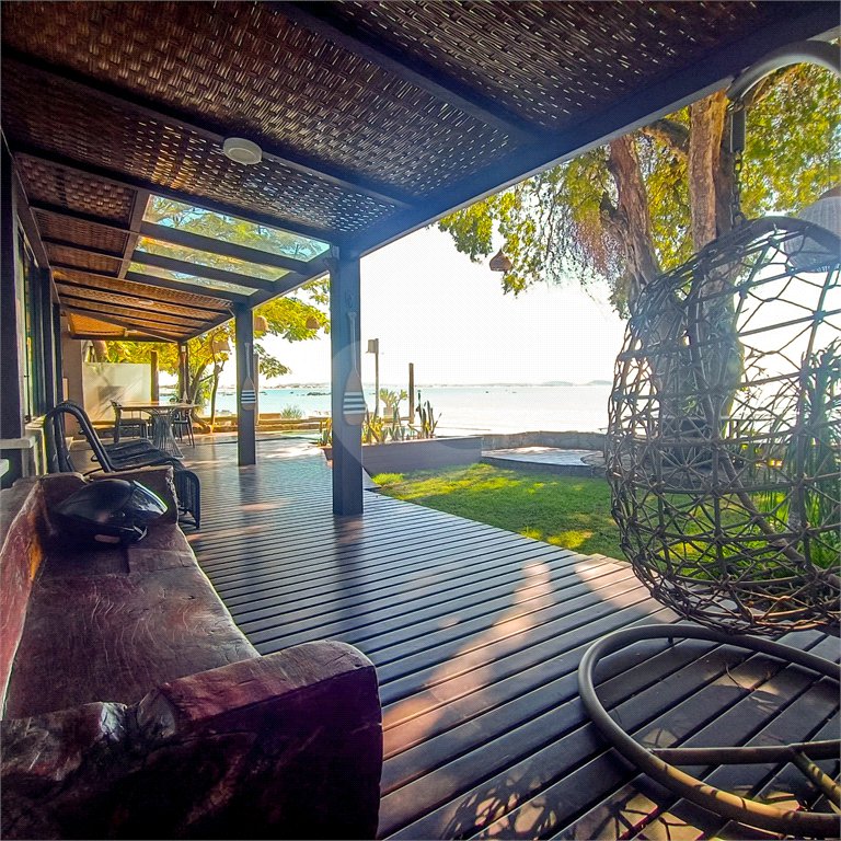 Casa à venda com 5 quartos, sendo 4 suítes, em Manguinhos, Armação dos Búzios, RJ