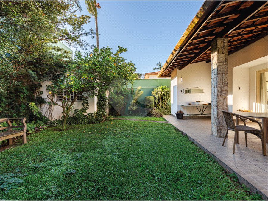 Casa à venda com 3 suítes em Alto de Pinheiros, São Paulo, SP