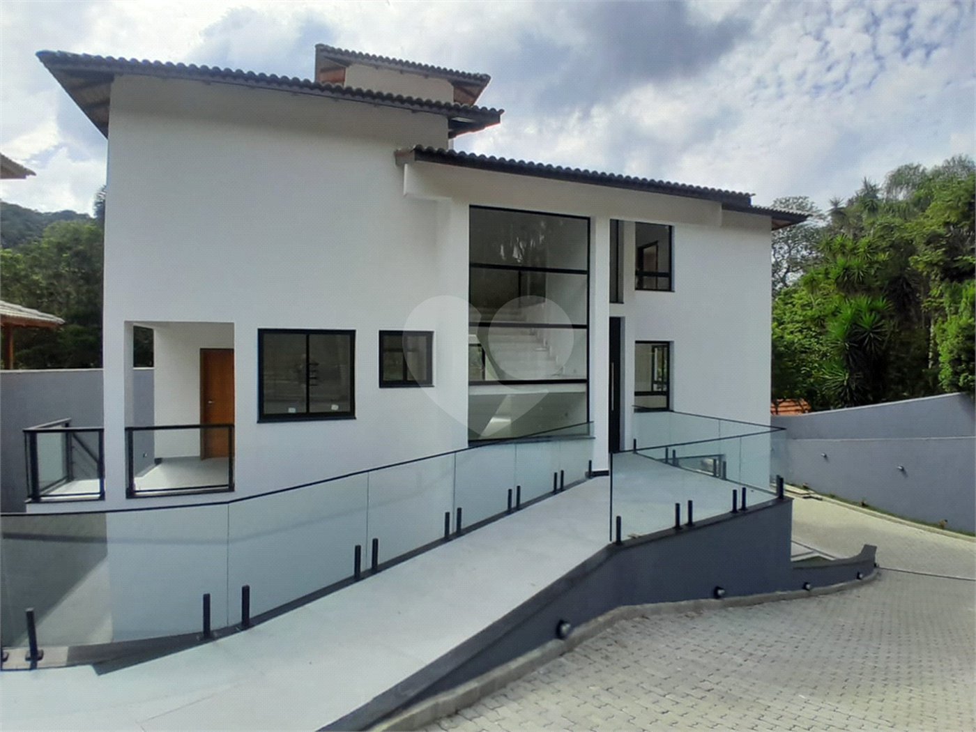 Casa à venda ou para alugar com 3 suítes no condomínio Sausalito, Mairiporã - SP