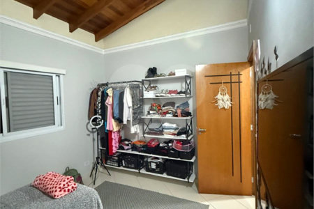 Sobrado à venda com 6 quartos, sendo 2 suítes, em Vila Áurea, Poá, SP