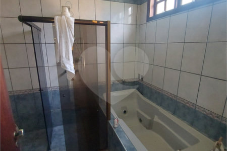 Casa térrea com piscina no Residencial Samambaia.