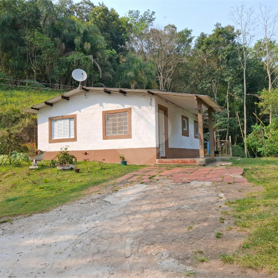 Sítio à venda com 3 quartos, sendo 1 suíte, em Bairro do Cambará, São Roque, SP
