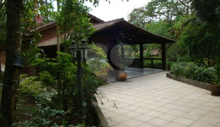 Casa Térrea à venda com 3 quartos, sendo 1 suíte,  em Parque Petrópolis, Mairiporã, SP