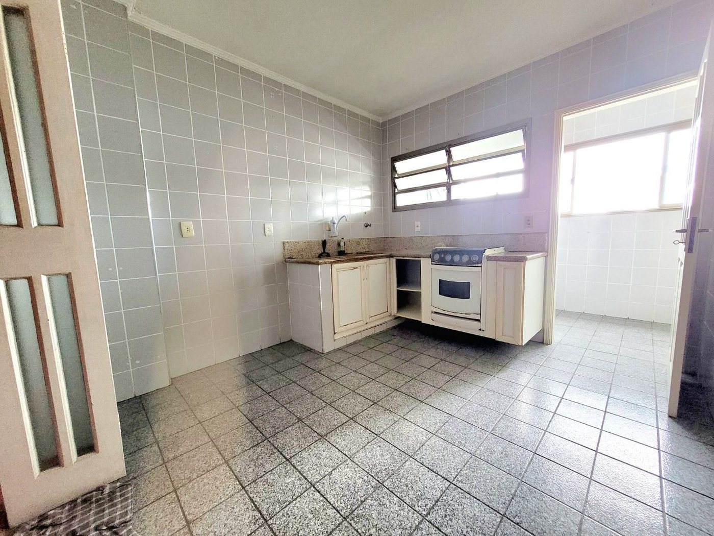 Apartamento com 2 dormitórios, 1 suíte, dependência de empregada à venda, 107 m² por R$ 640.000 - Marapé - Santos/SP