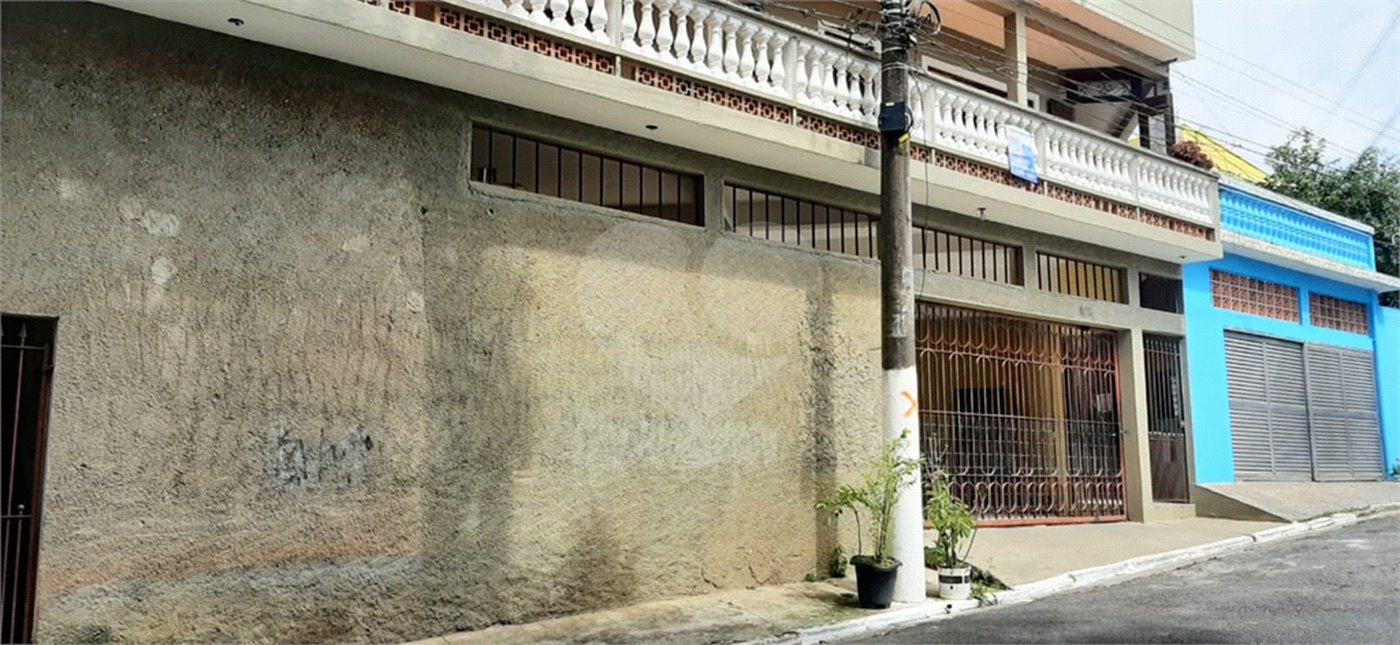Sobrado à venda com 8 quartos em Jardim São Luís, São Paulo, SP