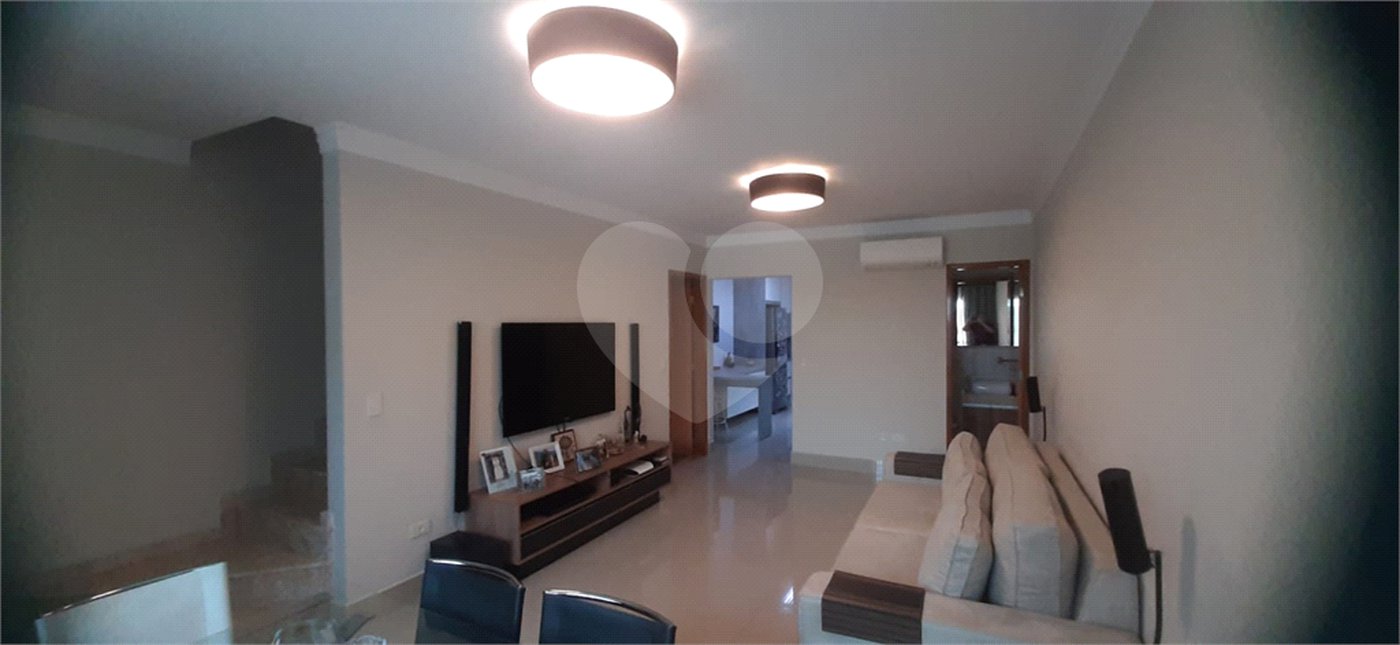 Casa à venda com 3 quartos, sendo 2 suítes, no condomínio Mário Araújo, São Paulo - SP